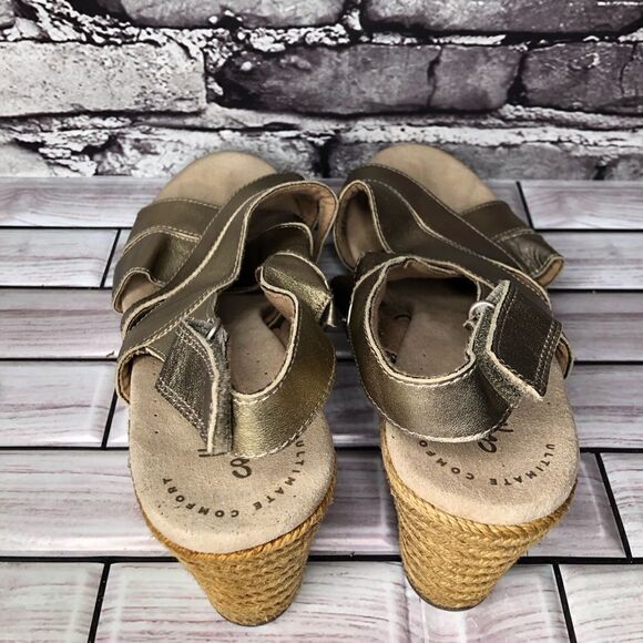Clarks Collection Bronze Gold Leather Strap Wedges Sandals Women Sz 8.5M US/39.5 - Picture 11 of 16